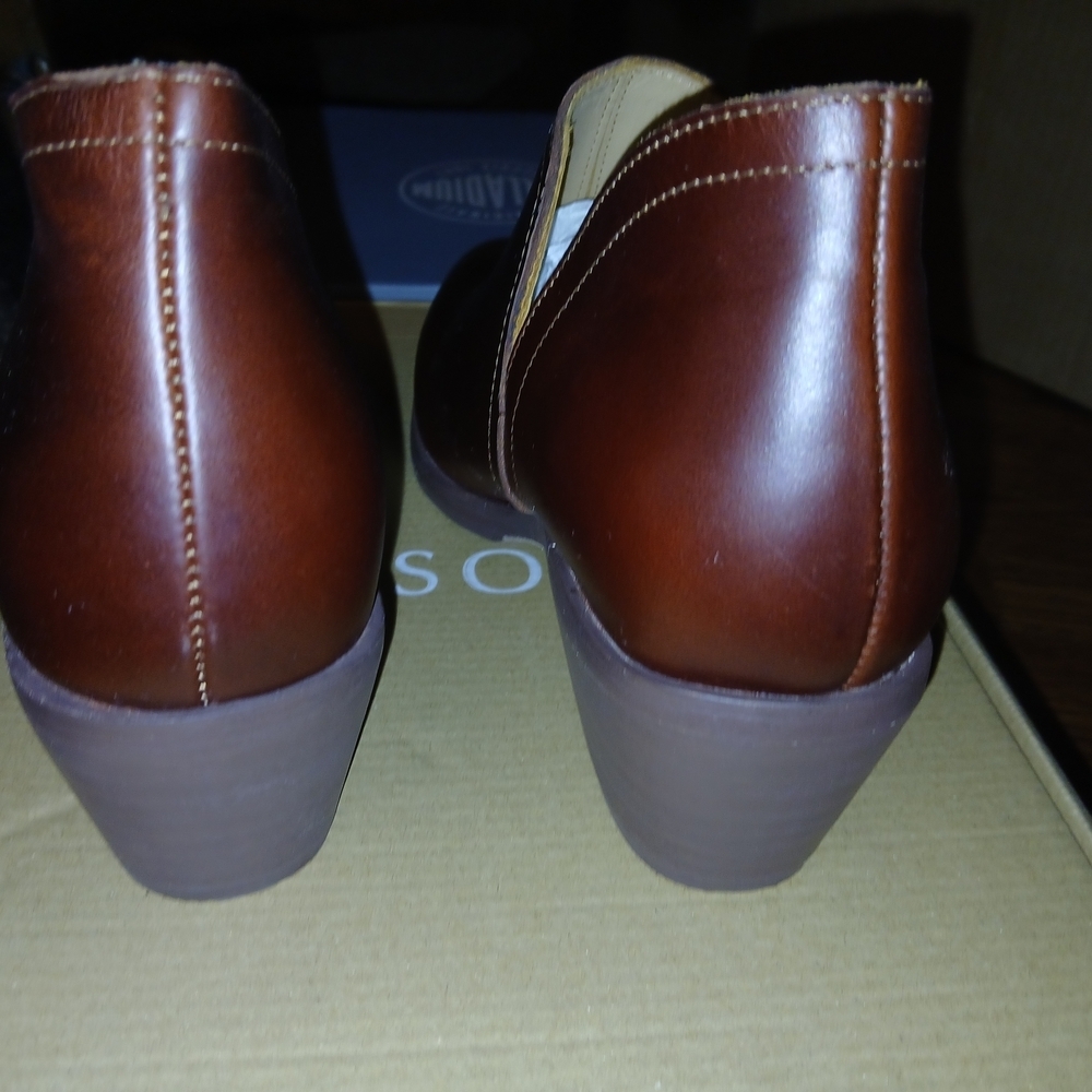 Nisolo Women's Chestnut Leather Ankle Boots - Picture 3 of 10